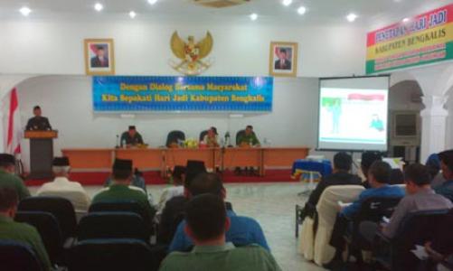 Akademisi  :  17 Oktober 1945. Hari Jadi Kabupaten Bengkalis